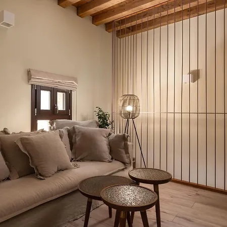 Daire San Antonio Luxury Apartments, Medieval Town